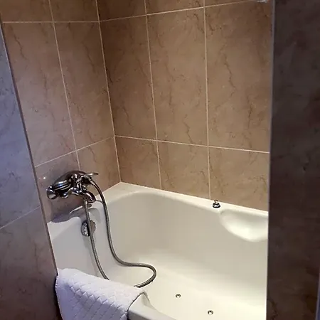 Bed and Breakfast Artemis Μπαρμπιζόν